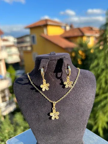 Emsalsiz Tasarım Kolye